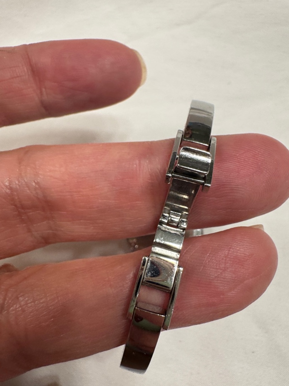 Authentic Gucci Silver Bangle Watch with Green and Red Stripe Dial - Picture 5 of 14